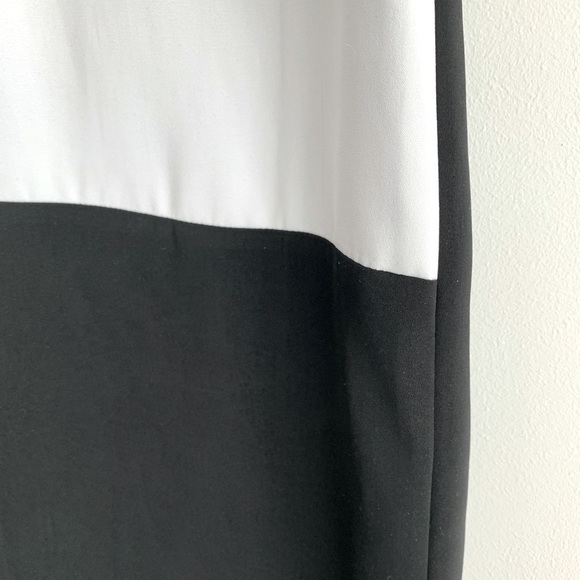 Modern Sleeveless Button Down Collared Blouse - Picture 6 of 6